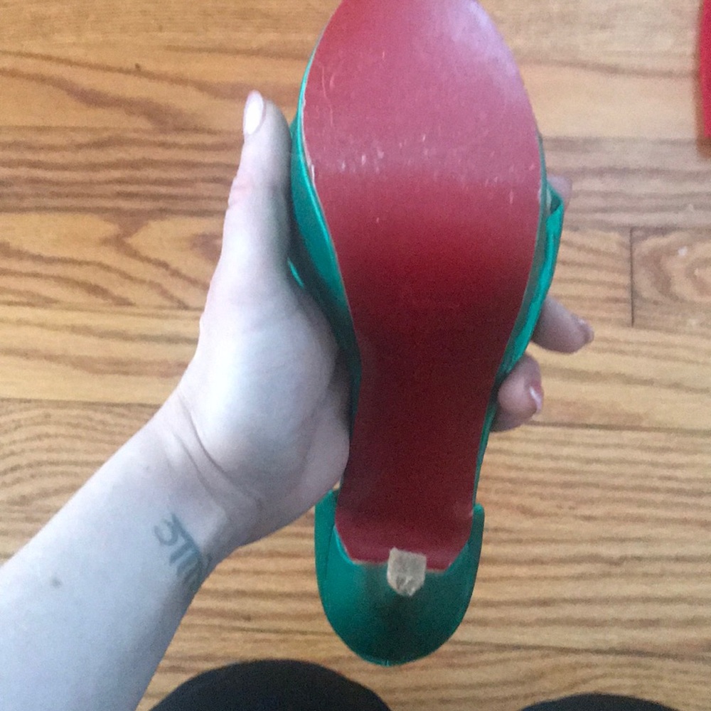 Red soled heeled pumps - Picture 2 of 5